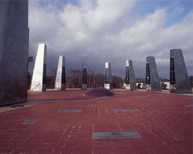 Monument photo by Steve Alterman